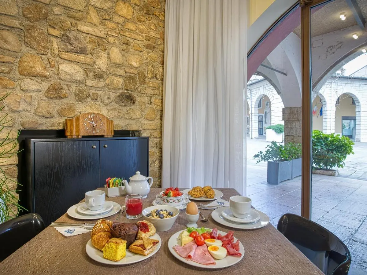 Hotel Piroscafo Desenzano del Garda 3*,
