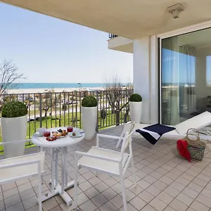 Mercure Lungomare Szálloda