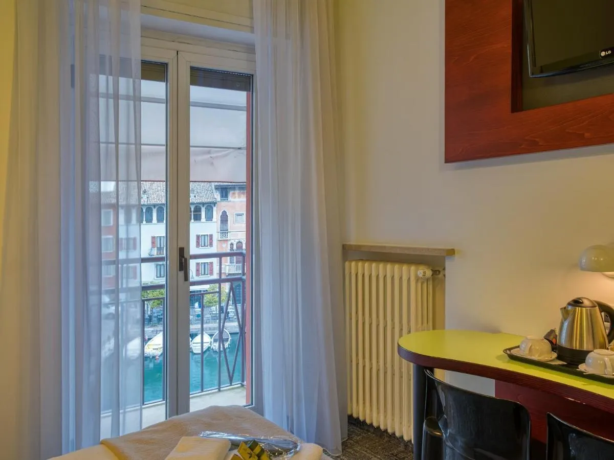 Hotel Piroscafo Desenzano del Garda