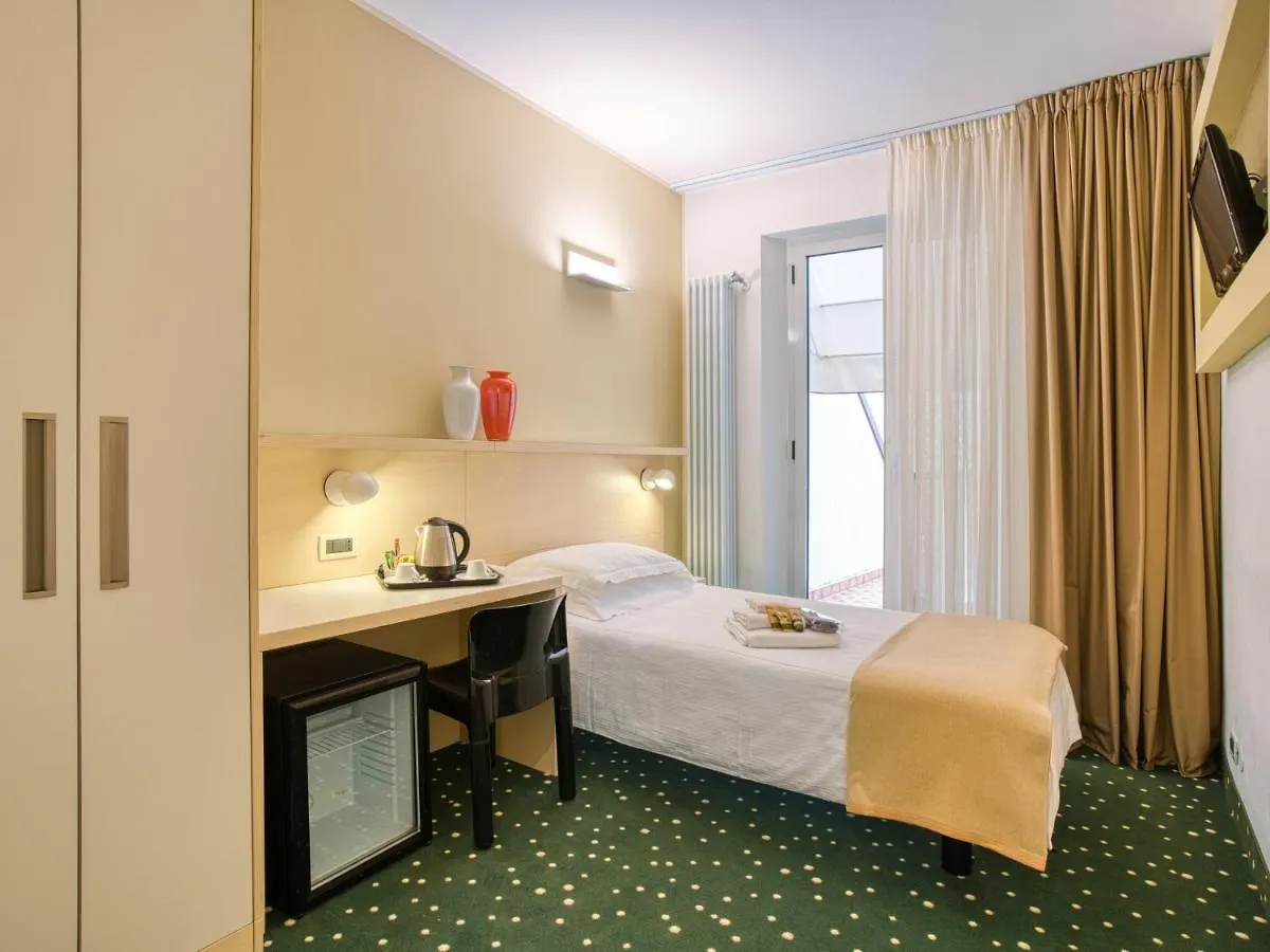 Hotel Piroscafo Desenzano del Garda 3*,