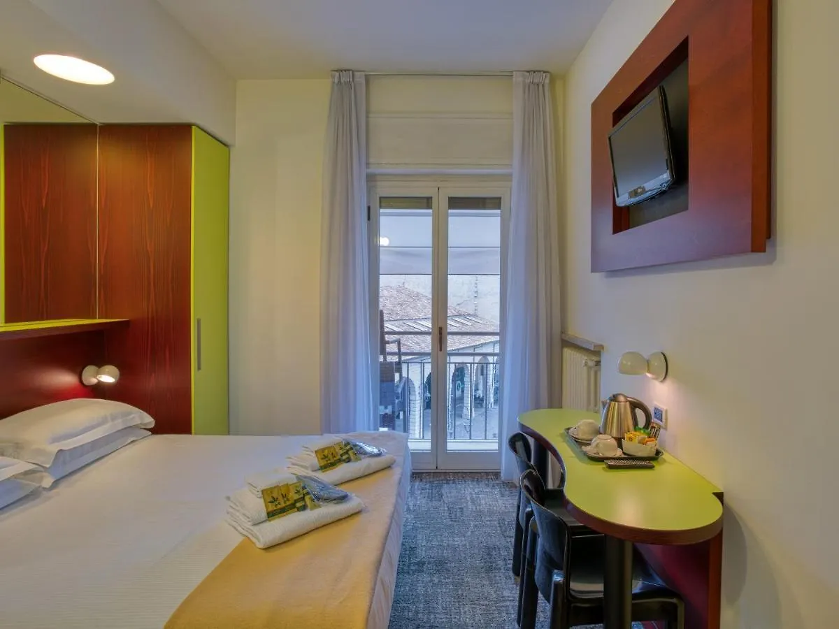 Hotel Piroscafo Desenzano del Garda