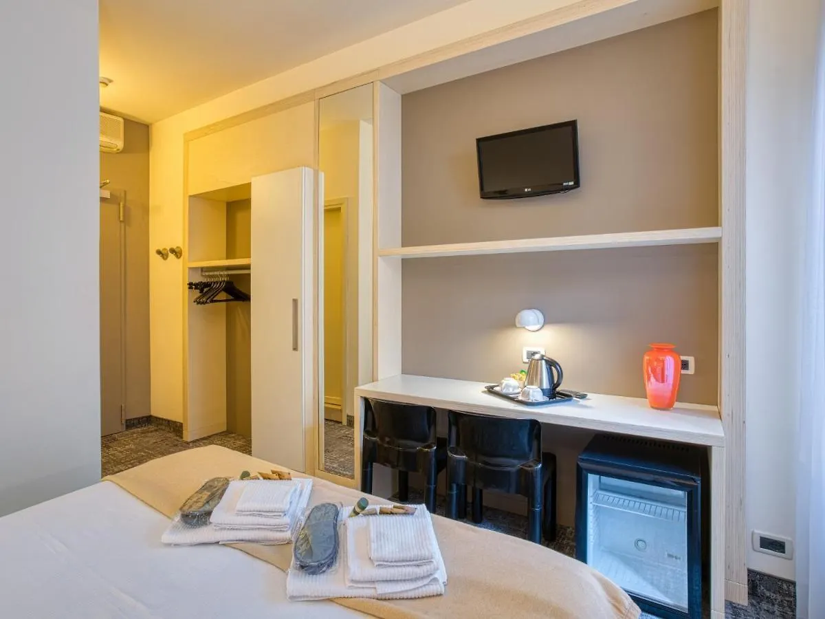 ***  Hotel Piroscafo Desenzano del Garda Italy