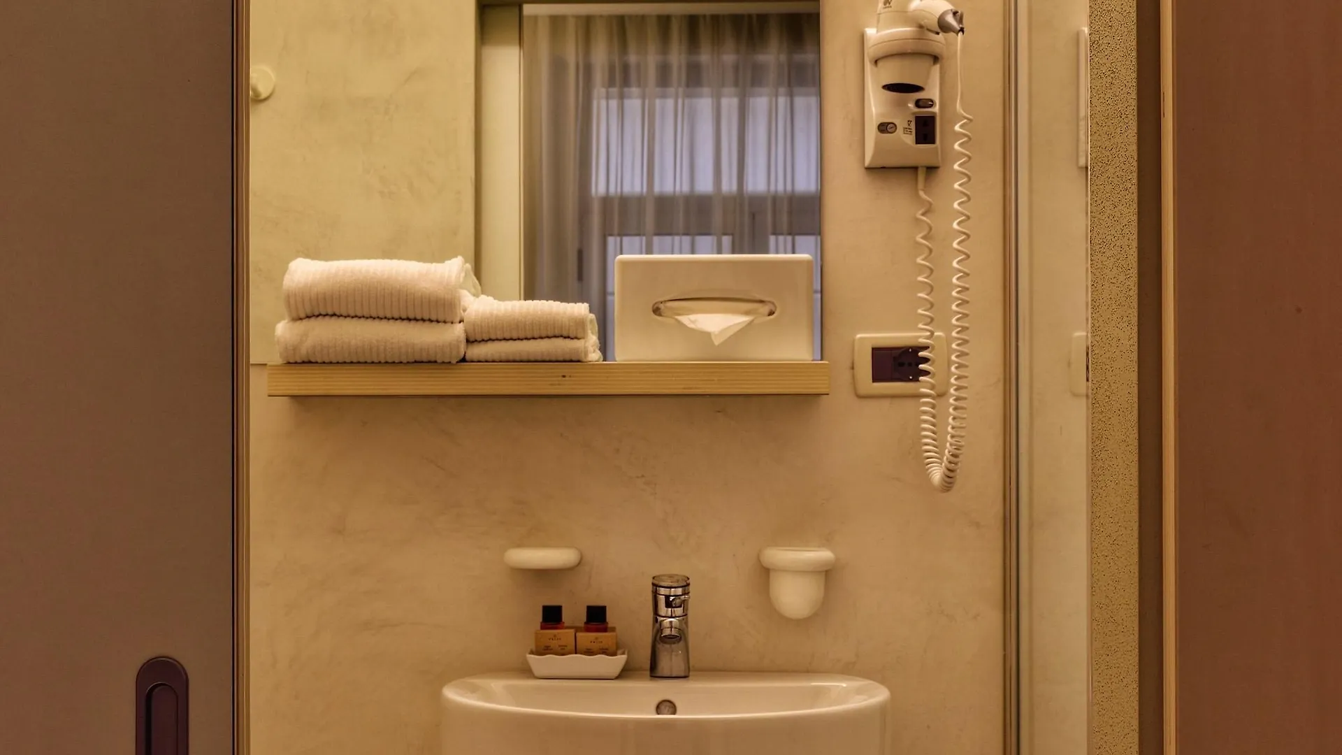 Hotel Piroscafo Desenzano del Garda 3*,